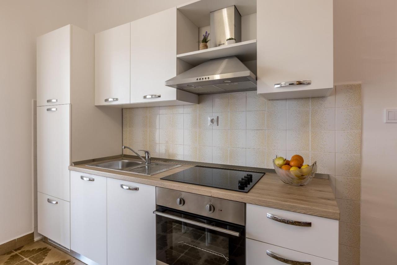 Family Apartments Jadrijevic Primošten Esterno foto