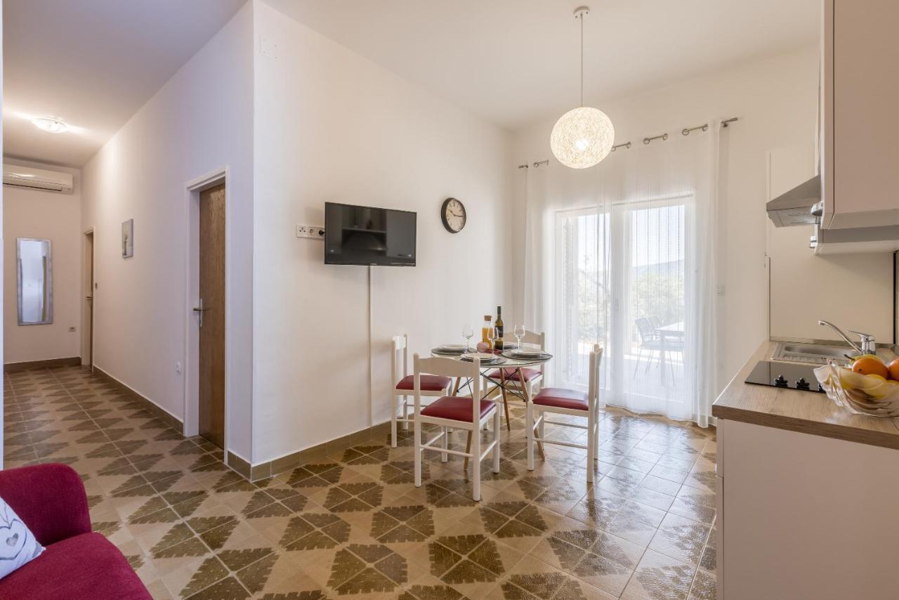 Family Apartments Jadrijevic Primošten Esterno foto