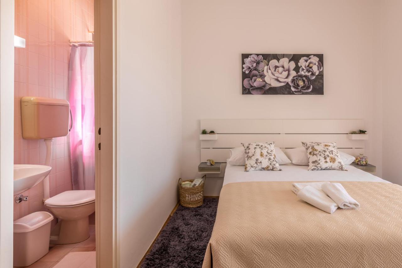 Family Apartments Jadrijevic Primošten Esterno foto
