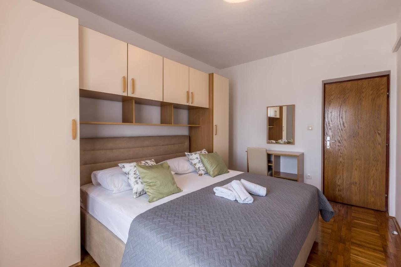Family Apartments Jadrijevic Primošten Esterno foto