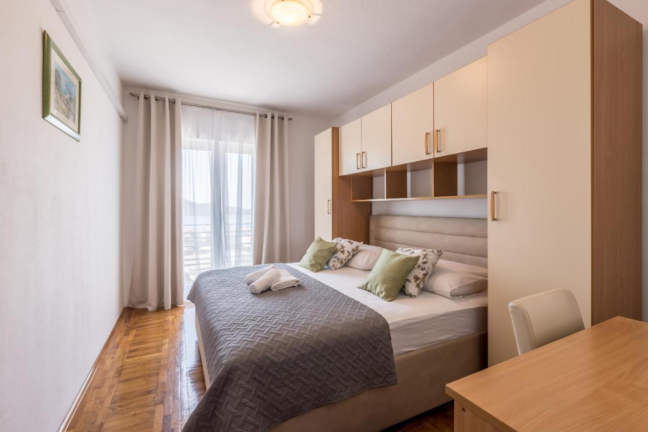 Family Apartments Jadrijevic Primošten Esterno foto