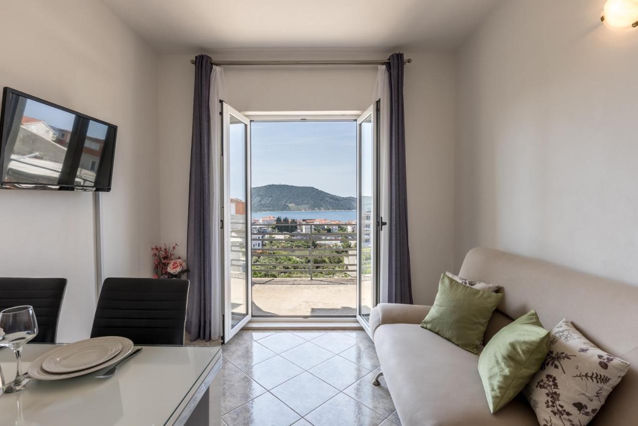 Family Apartments Jadrijevic Primošten Esterno foto