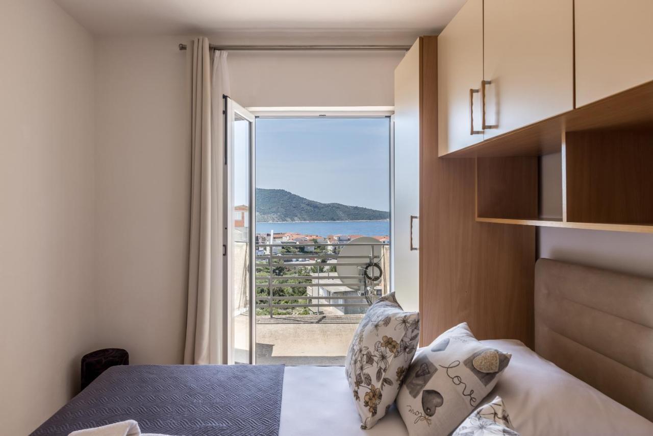 Family Apartments Jadrijevic Primošten Esterno foto