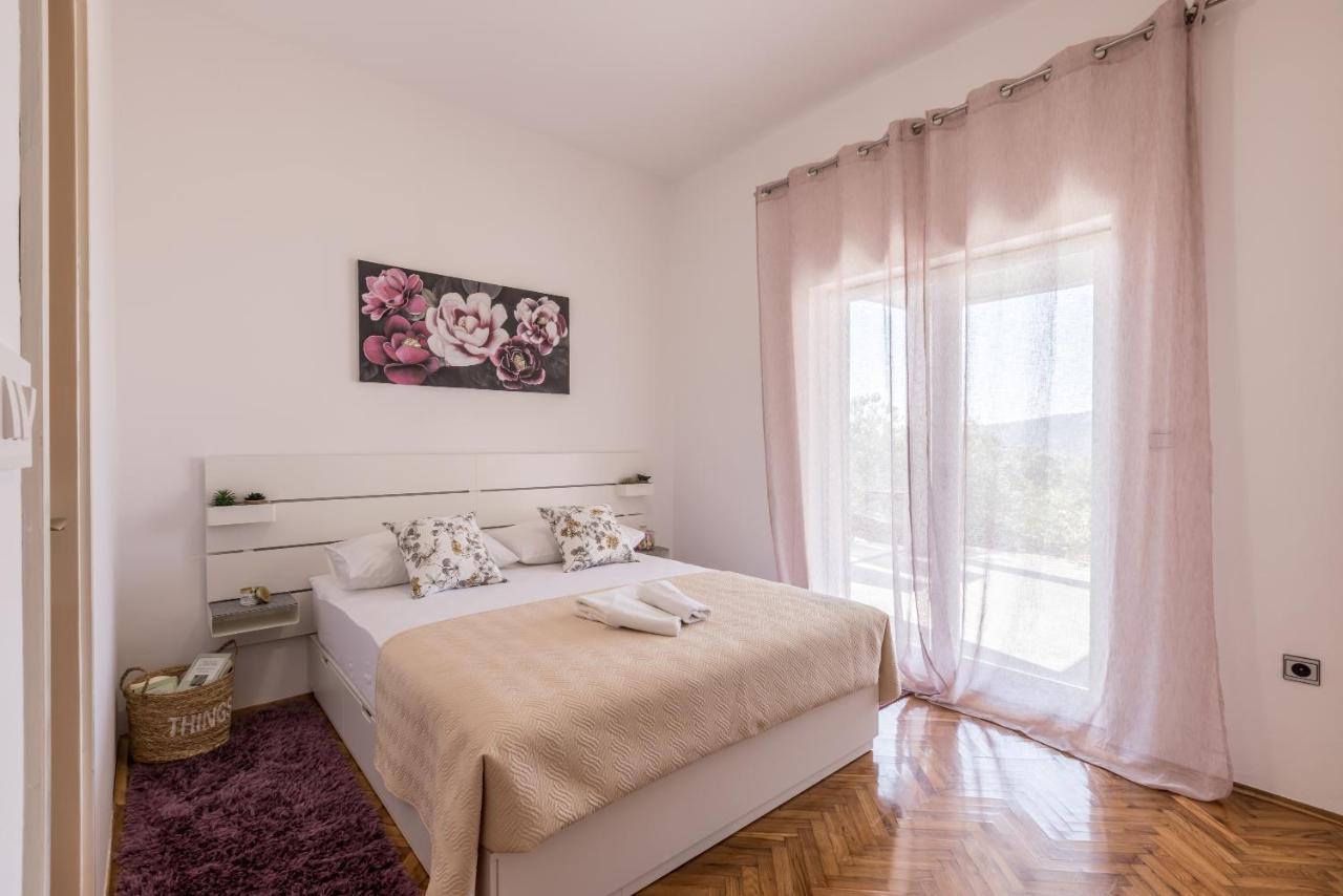 Family Apartments Jadrijevic Primošten Esterno foto