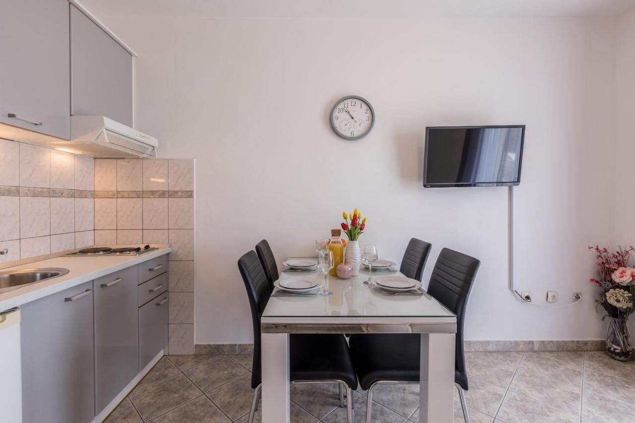 Family Apartments Jadrijevic Primošten Esterno foto