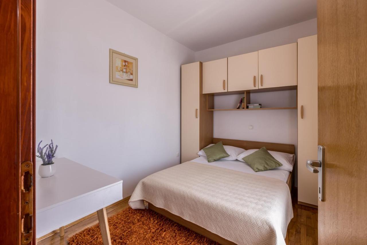 Family Apartments Jadrijevic Primošten Esterno foto